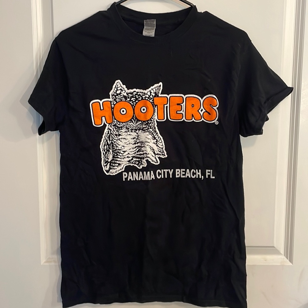 Hooters black tee vintage logo Panama City Beach Florida
